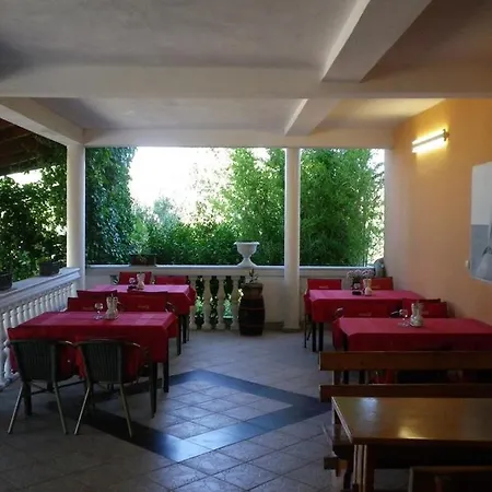 In With Seaview, Terrace, Air Condition, Wifi Апартаменты Пашман
