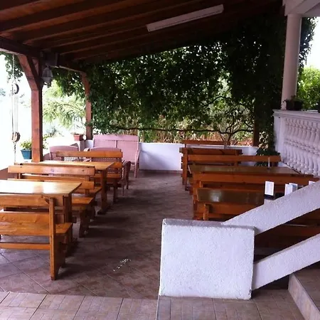 In With Seaview, Terrace, Air Condition, Wifi Апартаменты Пашман
