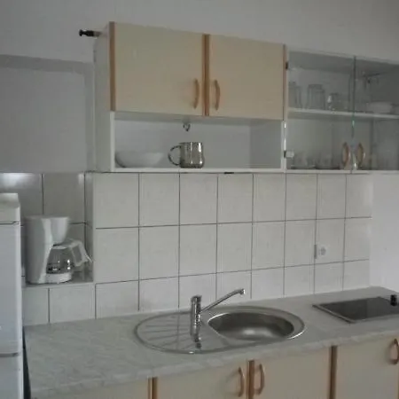 In With Seaview, Terrace, Air Condition, Wifi Апартаменты *